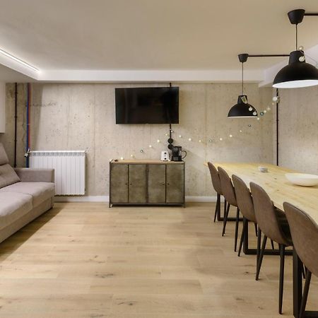 Apartamentos La Muralla De Jaca Exteriör bild