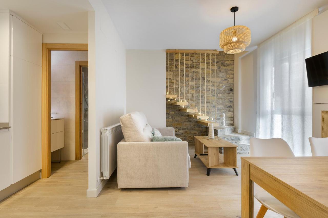 Apartamentos La Muralla De Jaca Exteriör bild