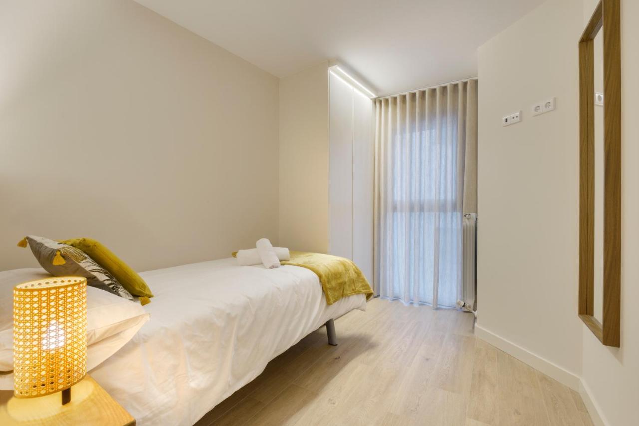 Apartamentos La Muralla De Jaca Exteriör bild