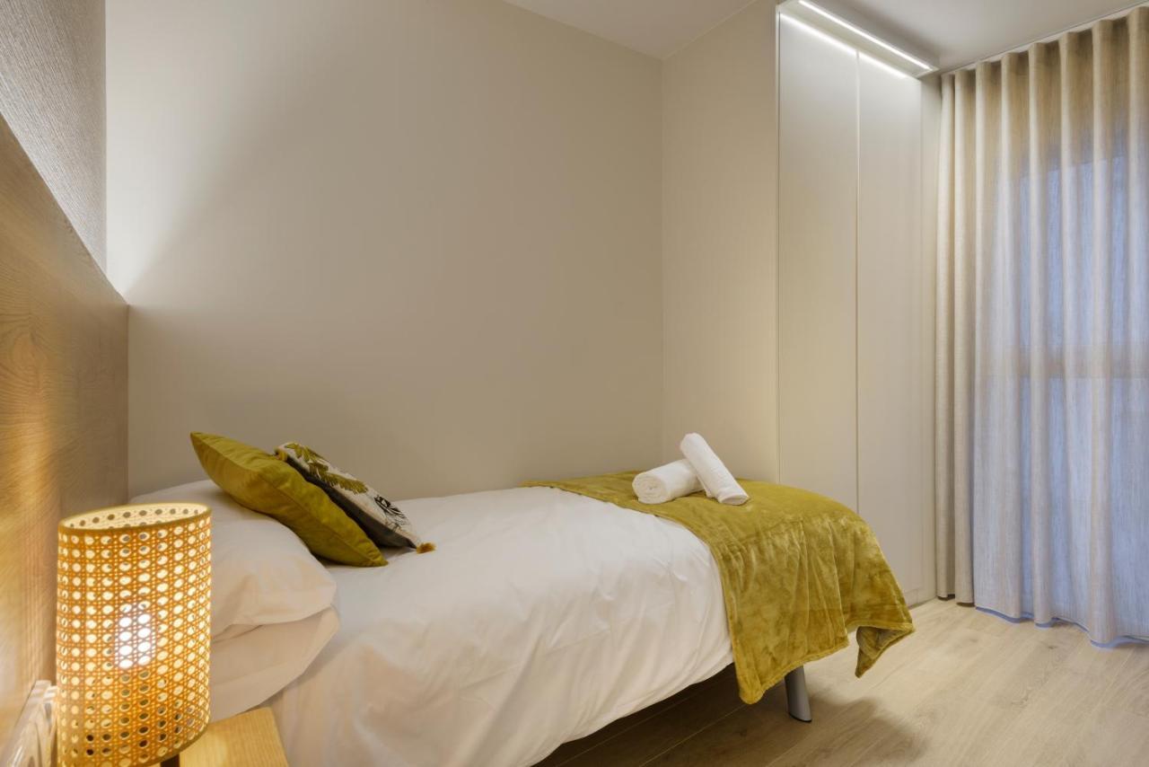 Apartamentos La Muralla De Jaca Exteriör bild