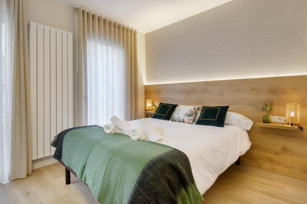 Apartamentos La Muralla De Jaca Exteriör bild