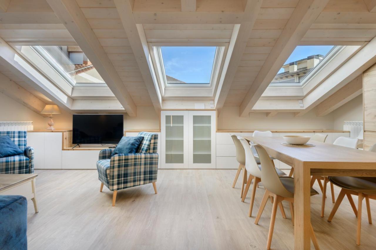 Apartamentos La Muralla De Jaca Exteriör bild