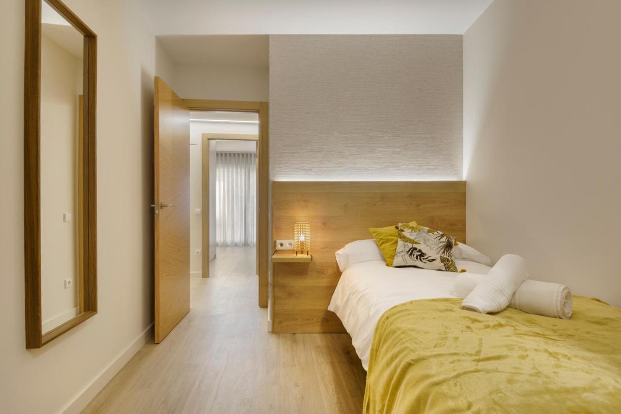 Apartamentos La Muralla De Jaca Exteriör bild