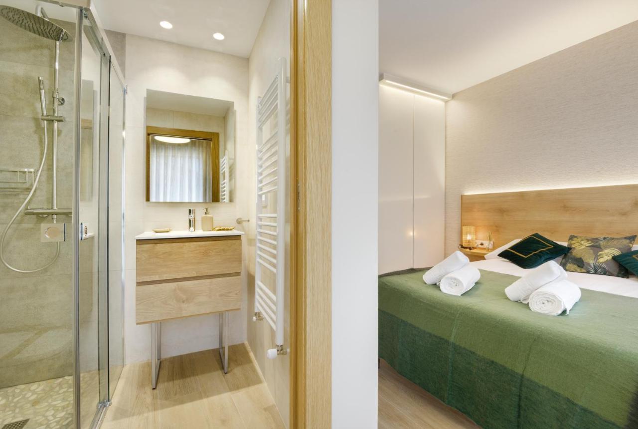 Apartamentos La Muralla De Jaca Exteriör bild