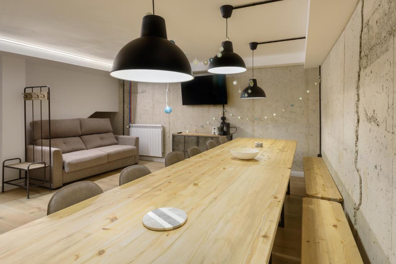 Apartamentos La Muralla De Jaca Exteriör bild