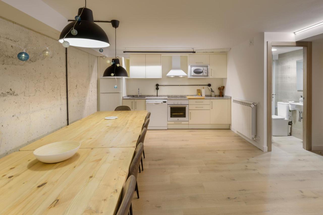 Apartamentos La Muralla De Jaca Exteriör bild